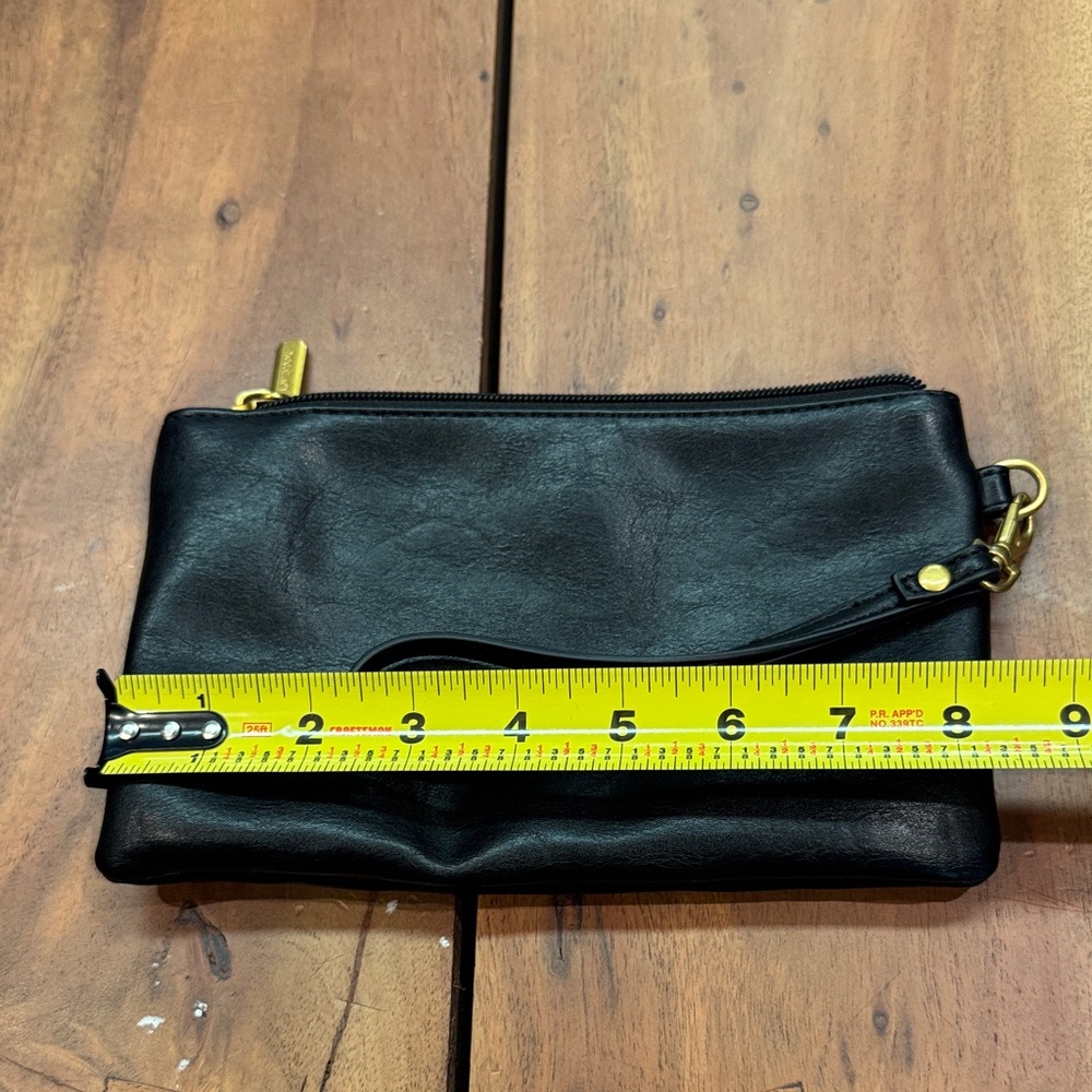 Lovevook Sleek Black Leather Wristlet with Gold Hardware 0237 - Picture 5 of 5
